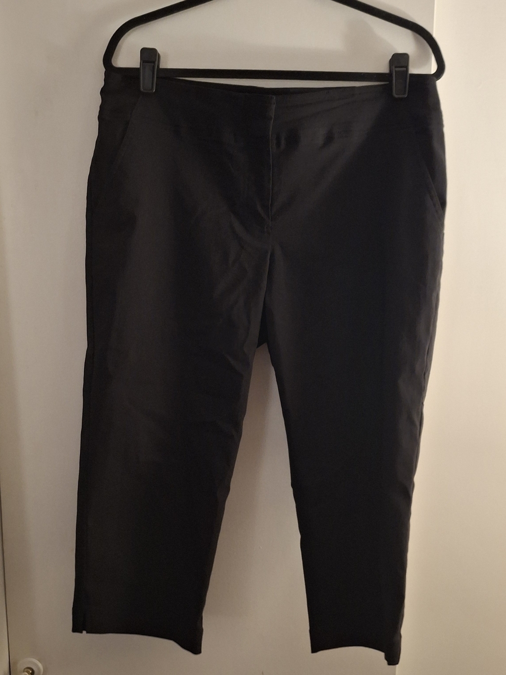 Izod Golf Women's Black Straight Leg Cropped Pants
